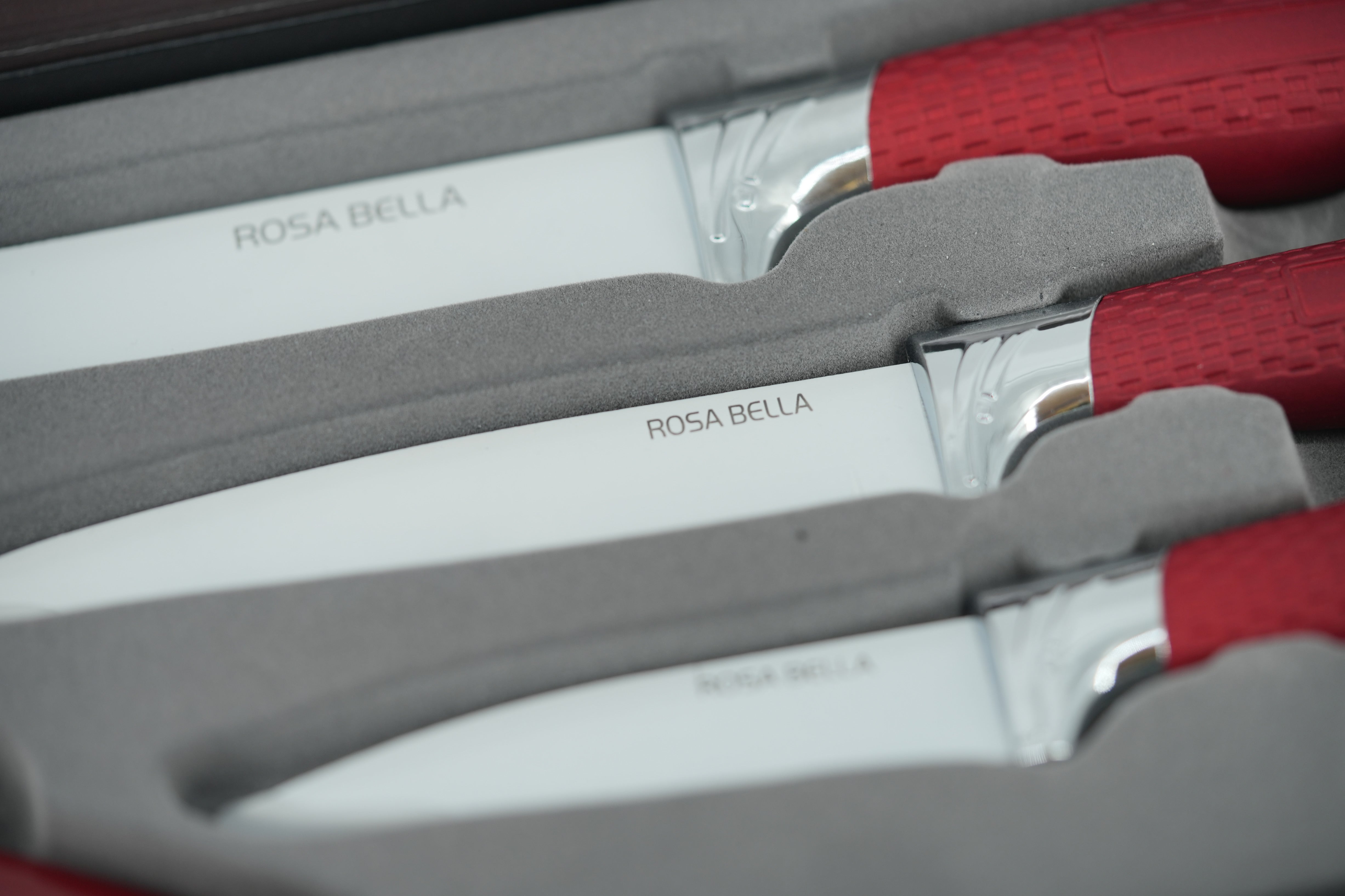 Set de 3 Cuțite + Un Piller – Organizare și Precizie în Bucătărie Set de 3 Cuțite + Un Piller – Organizare și Precizie în Bucătărie